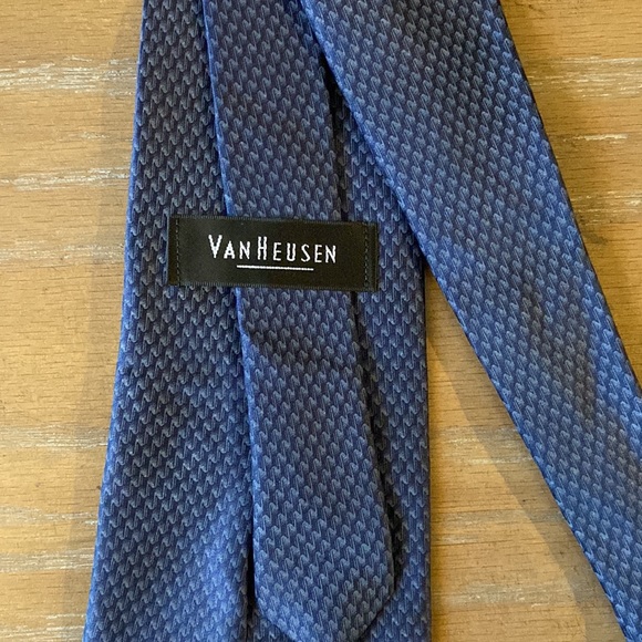 Van Heusen Navy Blue Tie - Picture 3 of 6